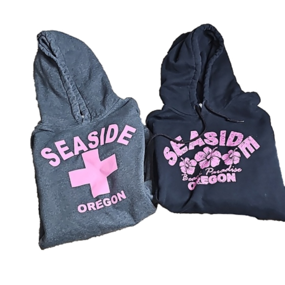 Gildan Tops - 2 Gildan Seaside, OR Sweatshirts